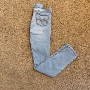 Abercrombie Kids girl’s light wash skinny jeans